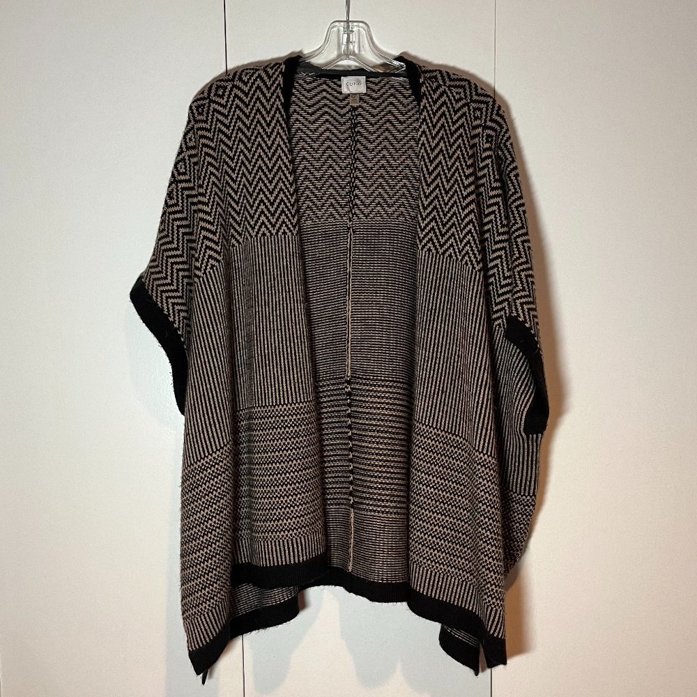 Patterned sleeveless cardigan by Cupio